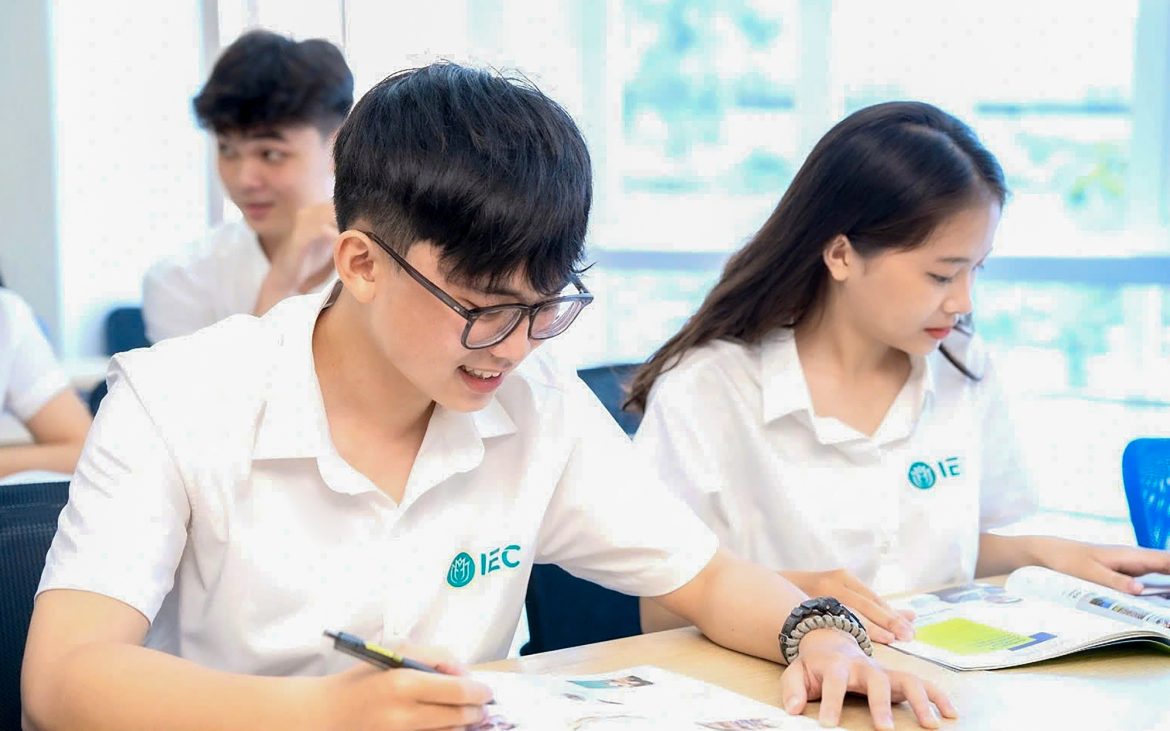 4 Nền Tảng Tiếng Anh Cần Nắm Trước Khi Vào Đại Học